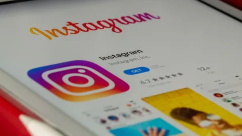 インスタグラム 運用 ツール PR 広告